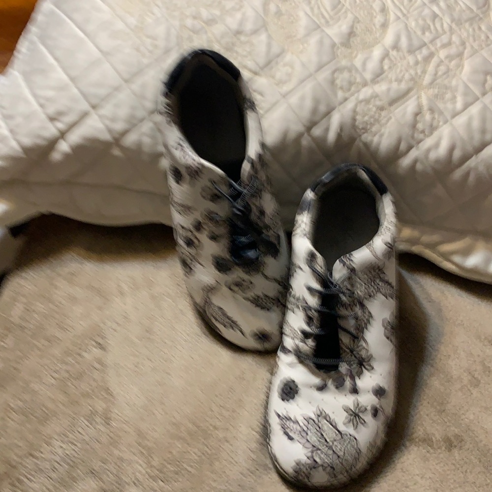 Algeria tennis shoe